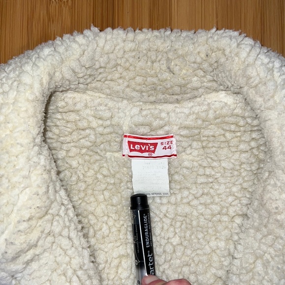 SOLD Levi’s Vintage Corduroy Sherpa Jacket - Picture 5 of 14